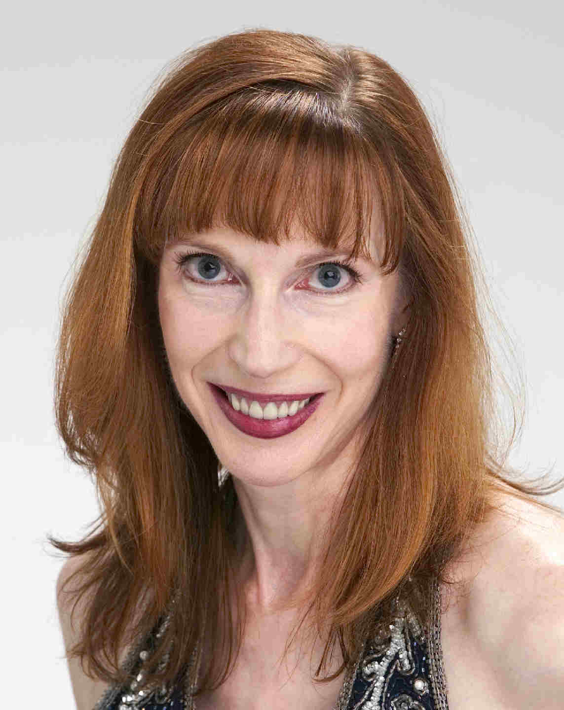 Laura Ainsworth Headshot